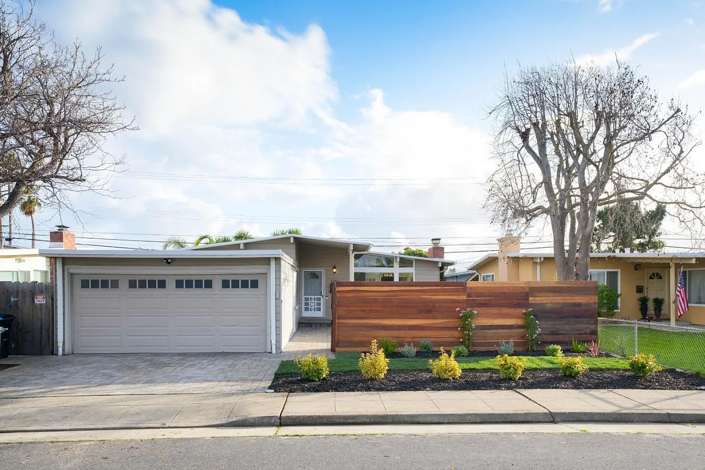 2048 Kehoe Ave photo 1