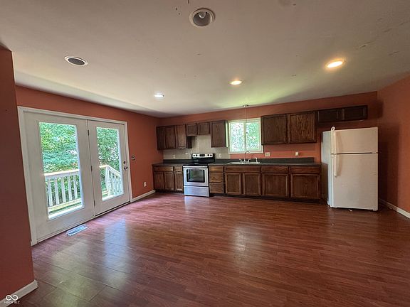 5th image of 245 Riverwood Dr