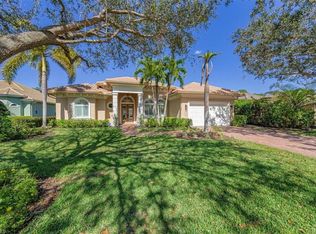 495 Saddlebrook Ln, Naples, FL 34110