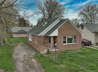 104 Leroy Ave, Clawson, MI 48017