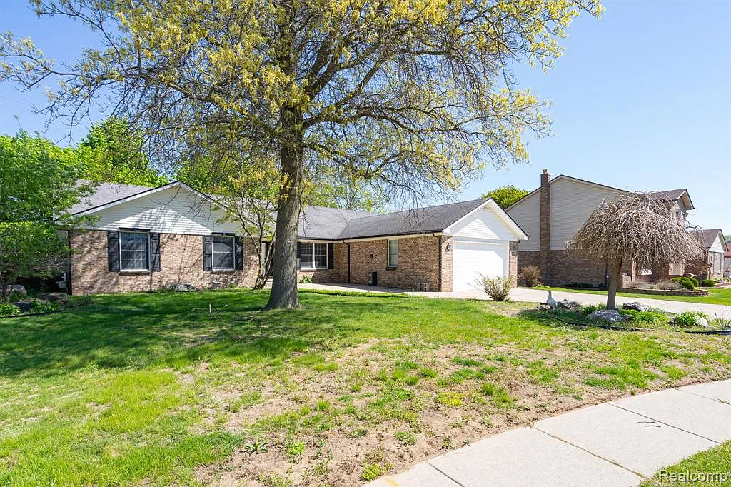 3 bed, 2.5 bath, 2516 sqft, $3,200 — Photo 3