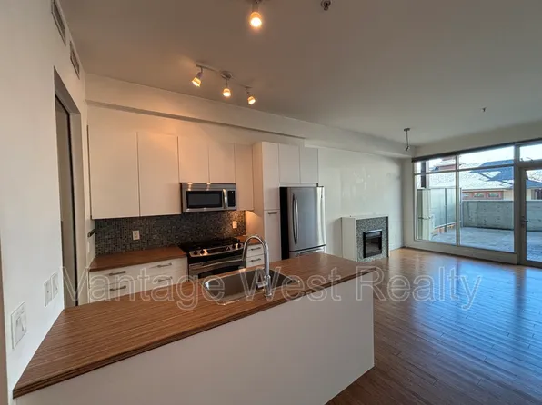 1289 Ellis St #218, Kelowna, BC V1Y 9X6