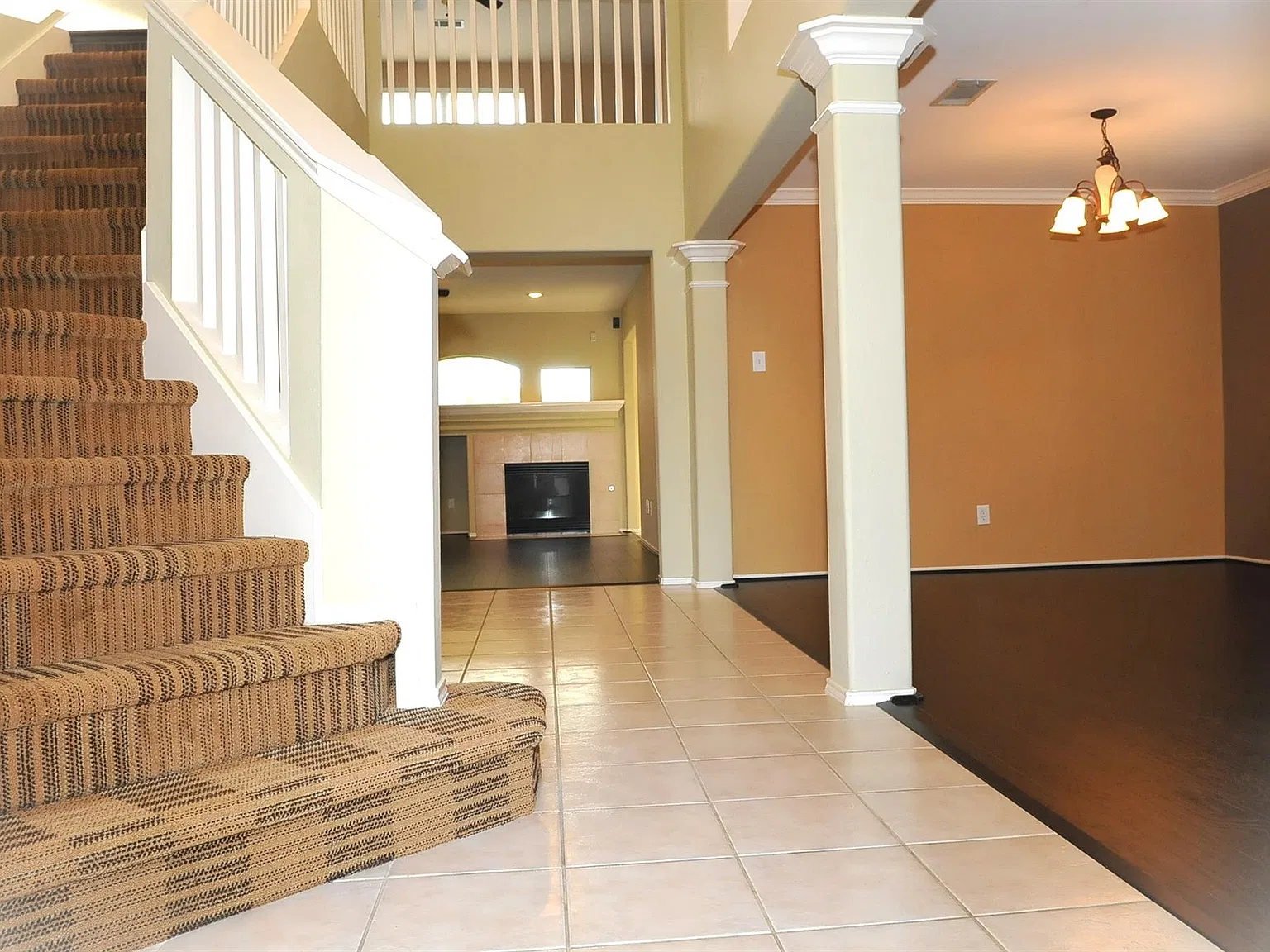 3 bed, 2.5 bath, 2362 sqft, $2,200 — Photo 2