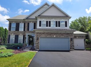 741 Regal Ln, Algonquin, IL 60102