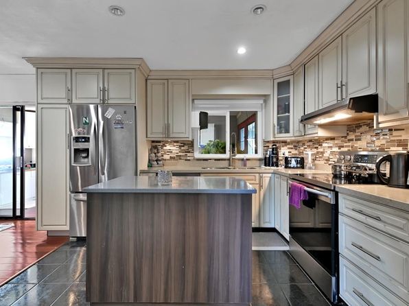 13792 89a Ave, Surrey, BC V3V 6K9