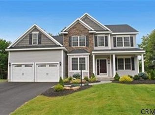 22 Waverly Cir, Watervliet, NY 12189