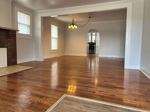 2nd image of 210 W Moody Ave