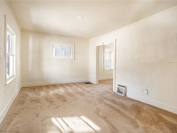 5th image of 864 Berghoff St
