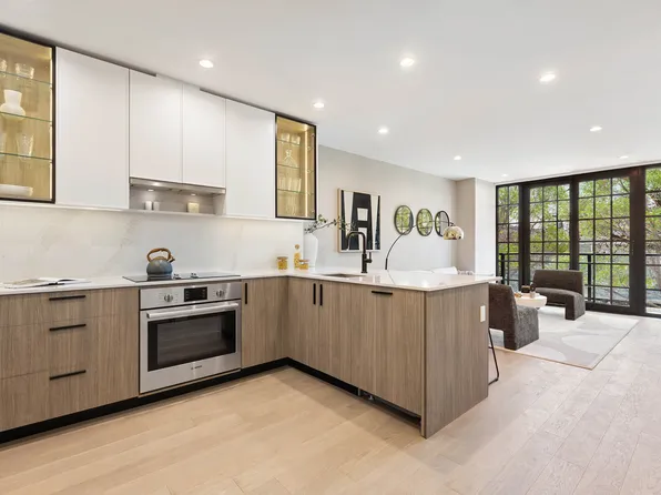 25-23 Newtown Avenue image 1 of 7