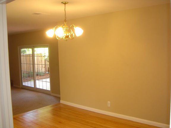 4th image of 4884 Englewood Dr