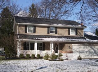 25818 Tallwood Dr, North Olmsted, OH