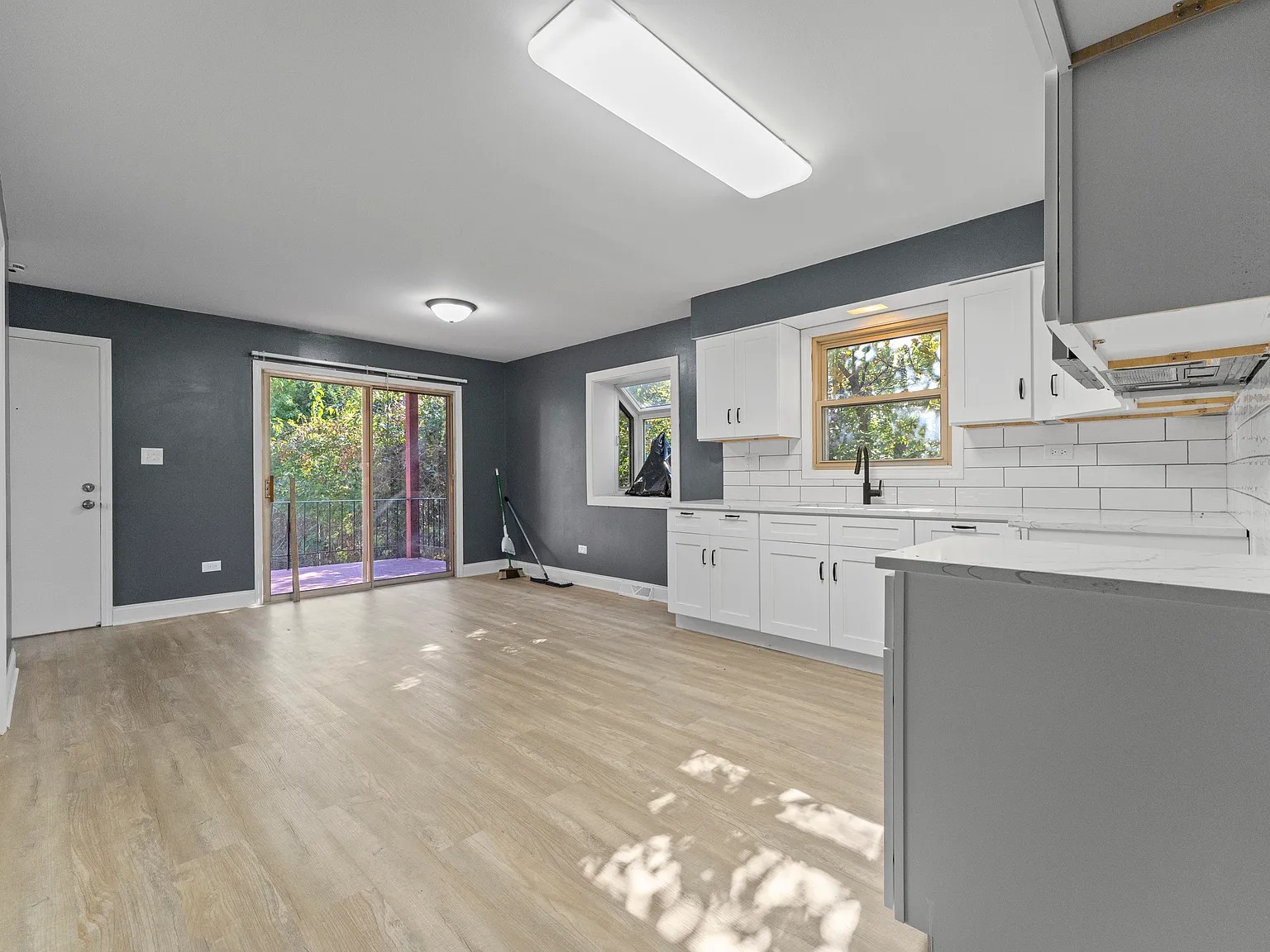 3 bed, 1.5 bath, 1300 sqft, $4,500 — Photo 3