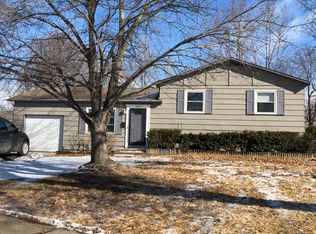 9112 W 100th Ter, Overland Park, KS 66212