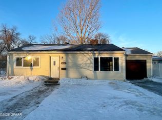 1426 S 9th St, Grand Forks, ND 58201