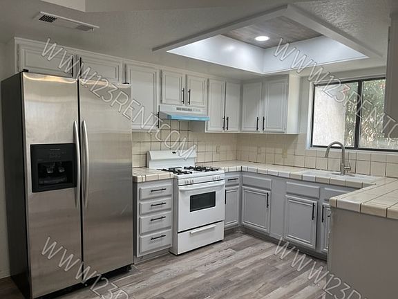 5th image of 831 Sunrise Ct