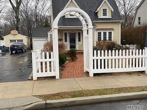2nd image of 105 Laurel Ave
