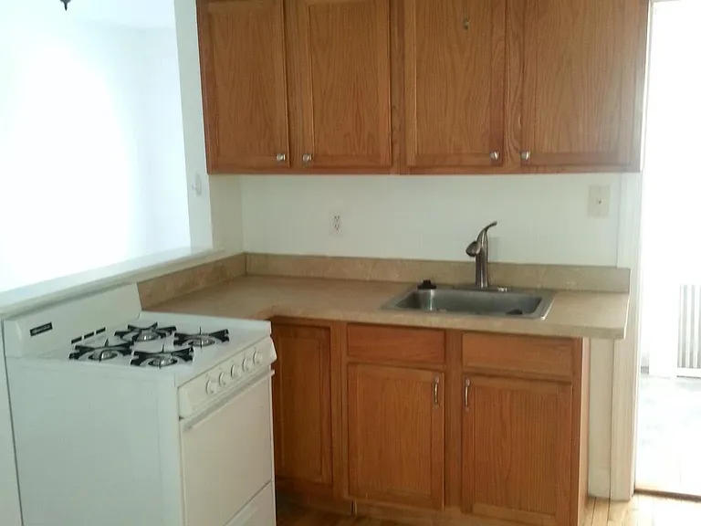1930 Bainbridge St #3 — Photo 3