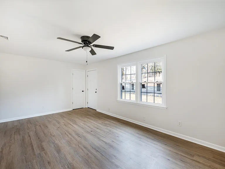 236 Newcomb Drive - 2 — Photo 4