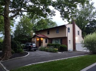 3 Earl Rd, Melville, NY 11747