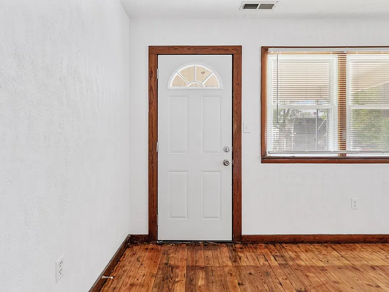 1858 Wilbur Ave — Photo 15