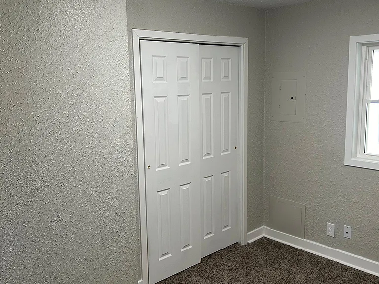 2317 S Topeka Ave — Photo 11