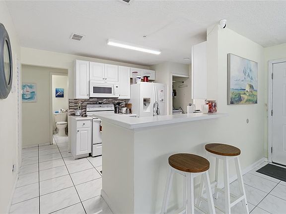3rd image of 1141 EXCELLER CT. #105