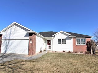 2860 Lawson Dr, Lincoln, NE 68516
