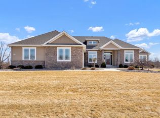 W200N12526 Meadow Brook Ct, Richfield, WI 53076