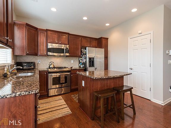 3rd image of 2557 Speer Ct SE