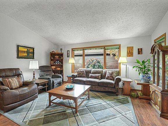 2nd image of 2122 Hammond Pl E