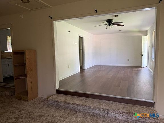 3rd image of 1102 N Houston Ave