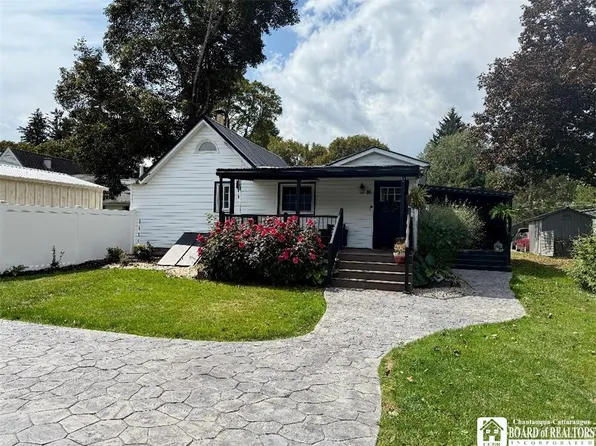 16 Marvin Ave, Lakewood, NY 14750