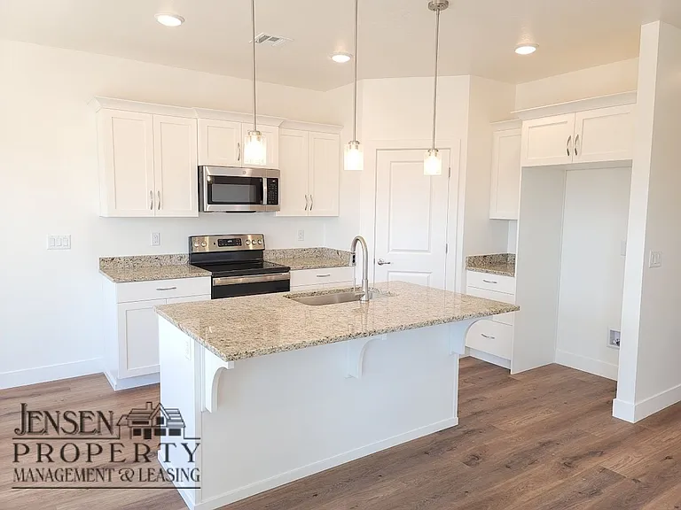 515 S Stewart Creek Cv — Photo 8