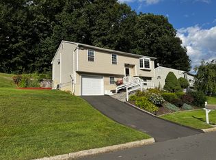 23 Fleetwood Dr, Danbury, CT 06810