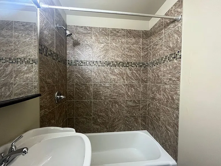 937 University Ave. West — Photo 12