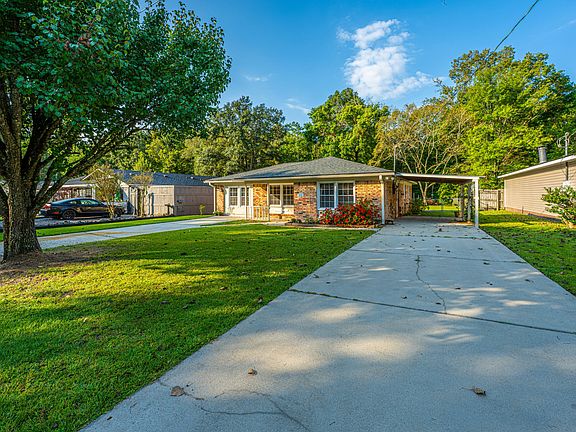 3rd image of 310 Sprucewood Dr