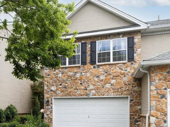 103 Huntteam Ln, West Chester, PA 19382