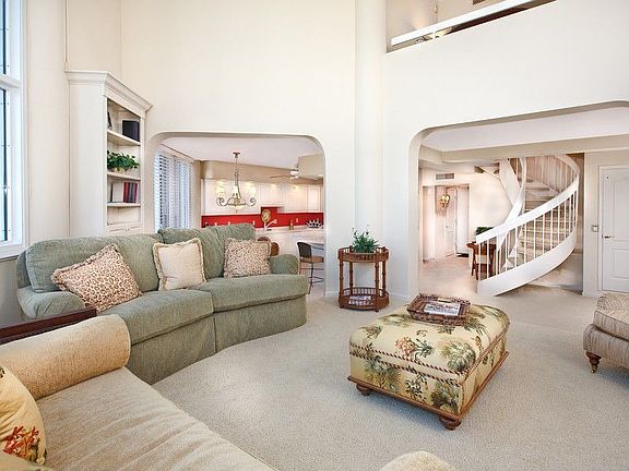 3rd image of 4041 Gulf Shore Blvd N APT 708