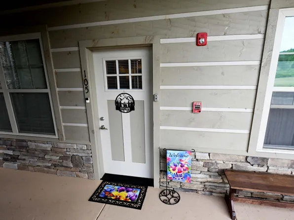223 Bishops Cap Cir #105, Townsend, TN 37882