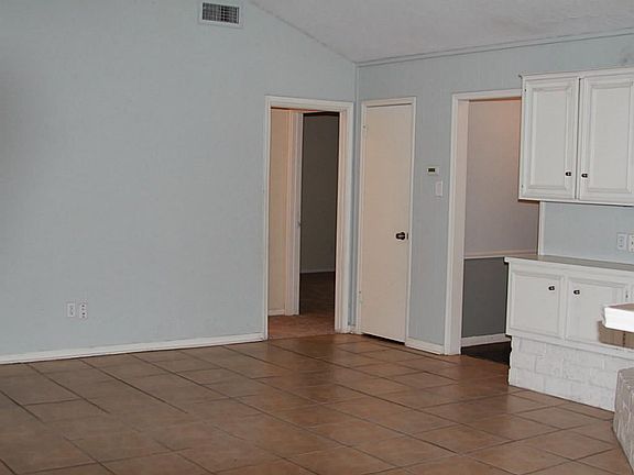 4th image of 7611 Beech Cove Ln