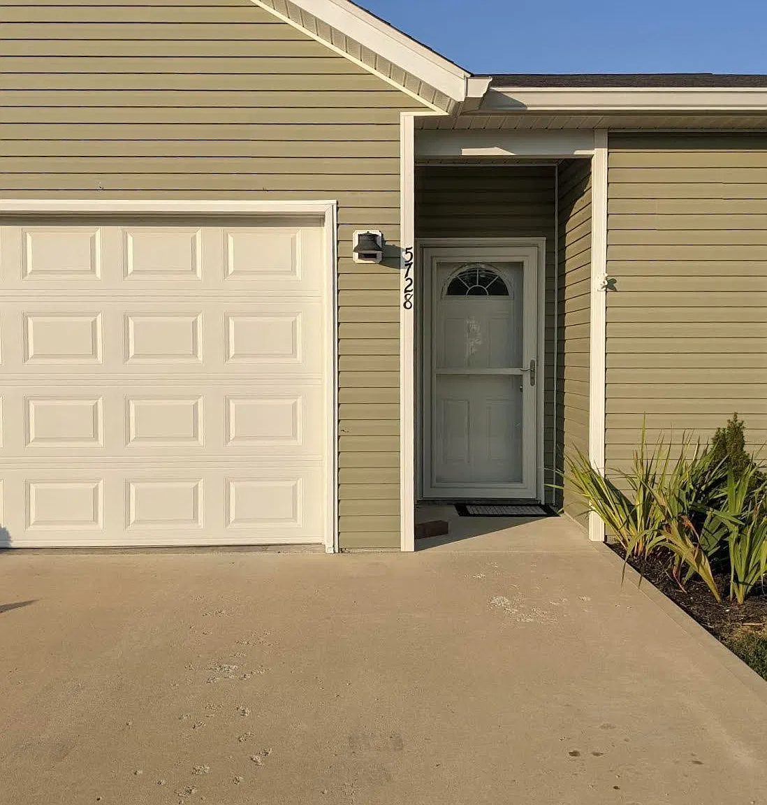 3 bed, 2.0 bath, 1380 sqft, $1,750 — Photo 2