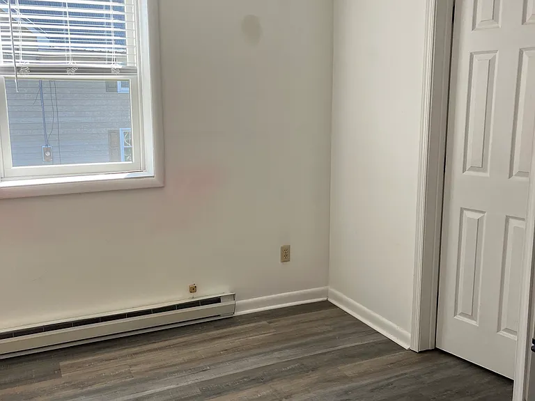 208 Park St #4 — Photo 7