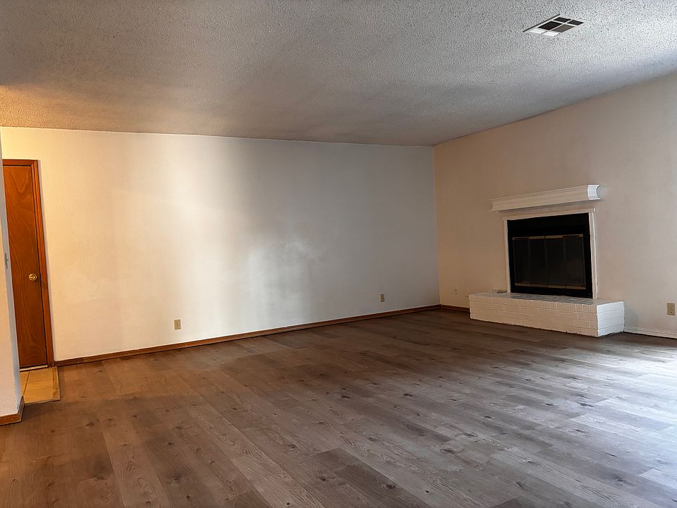 1st image of 2626 Shoreridge Ave