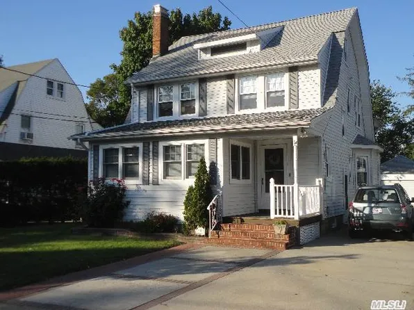 43 Walnut Ave, Rockville Centre, NY 11570