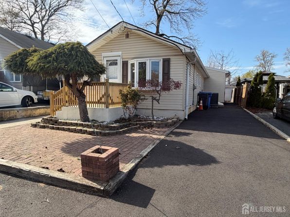 226 Outlook Blvd