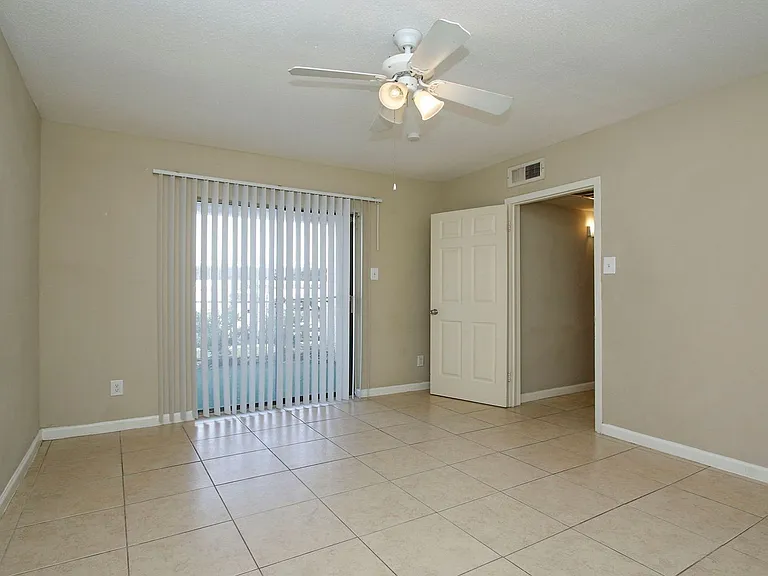 2822 S Bartell Dr #H6 — Photo 14