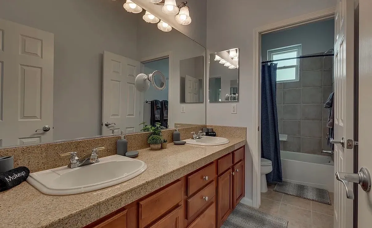 4 bed, 3240 sqft, $1,550 — Photo 3