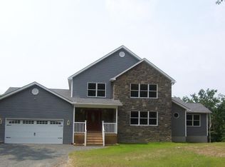 138 Roan Dr, Hawley, PA 18428