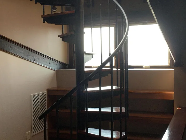 9 W River St #C-11 — Photo 18