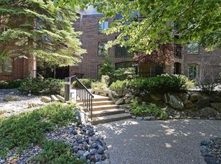 5501 Dewey Hill Rd APT 225, Edina, MN 55439